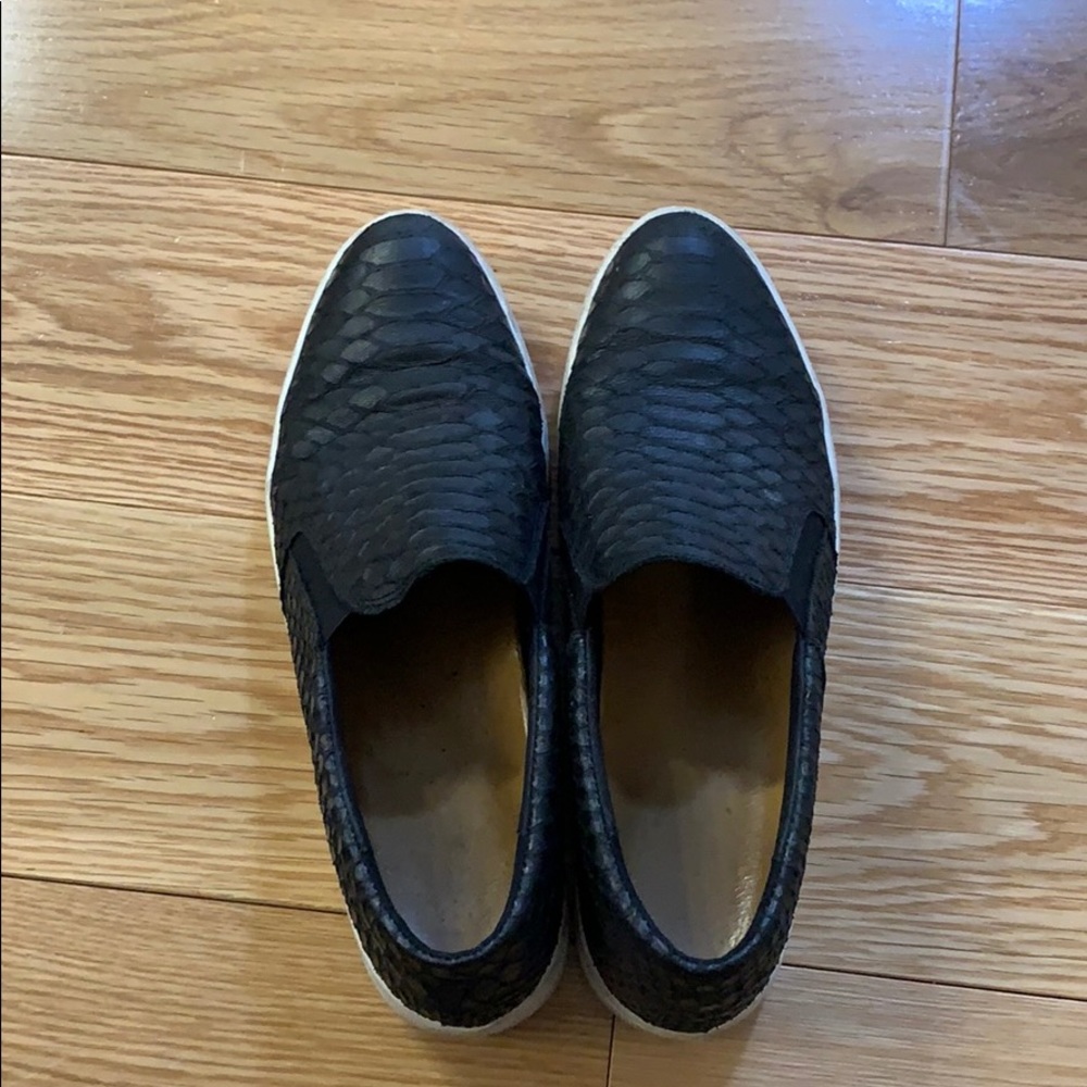 Black snake effect slip on sneakers
